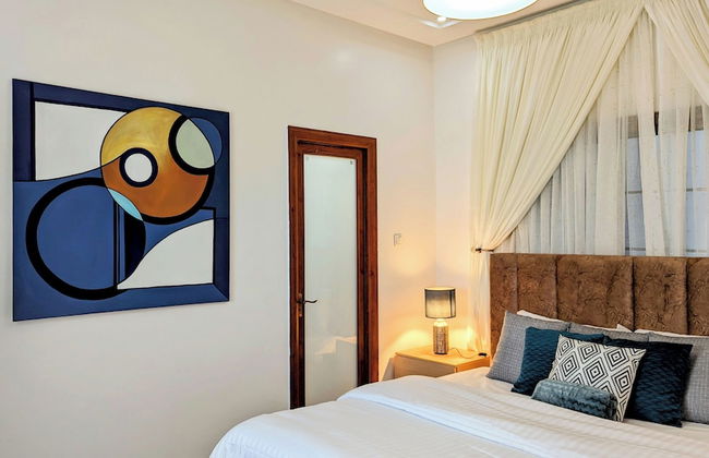 Lighthouse Signature Suites - Photo 50