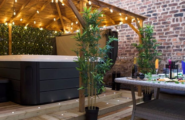 Romance On The Rows - Hot Tub City Centre - Photo 14