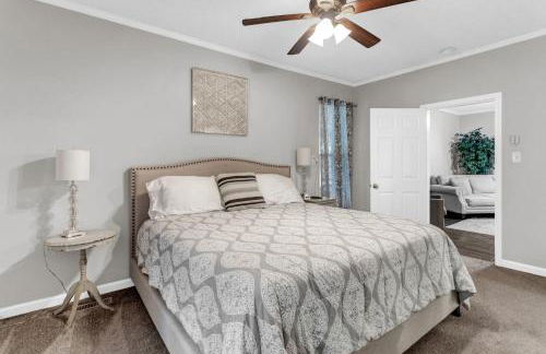 Pet Friendly Group Getaway with Grill and Deck - Foto 28