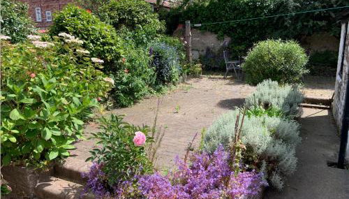 Entire Seaside Home, Sleeps 8, All En-suite Rooms - Foto 4, Garden