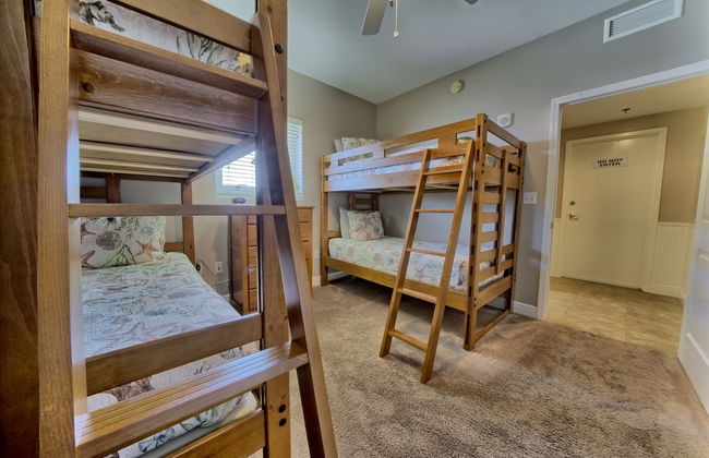 Sterling Breeze - Luxury Beach Front Condo - Photo 21