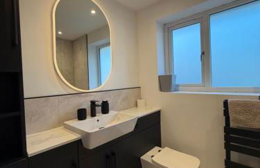 Luxury House, Great Location in Redditch - Contractors - Families - Groups - Relocators - Sleeps 9 - Foto 19