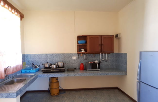 Allamanda Studios and Apartments - Photo 13