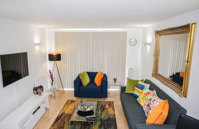 Riverside 2 Bed Apartment - Foto 18