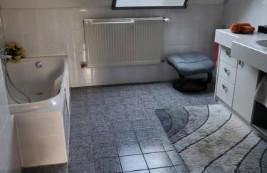 Ferienhaus Meisenglück - Ihr großes und komfortables Ferienhaus in 97633 Sulzfeld-Leinach - Foto 8