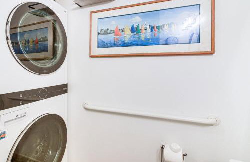 Walk to Galveston Beach Family Condo with Pool - Foto 18