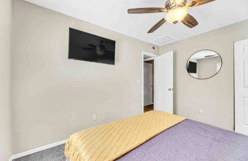 Greensboro Get-together, K Bed, Secret Playroom, central location - Foto 28