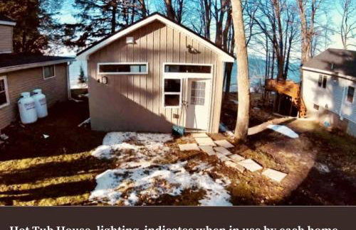 Lakefront Pine Cottage Hot Tub & Fire Pit - Foto 20