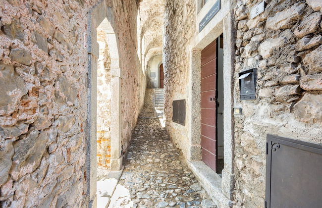 Lake View Terrace Apartment by Rent all Como - Photo 27