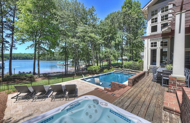 Boathouse Cove by Avantstay Pool + Swim Dock Hot Tub - Foto 1