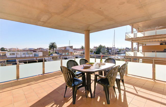 Apartment With Scenic View - Photo 17