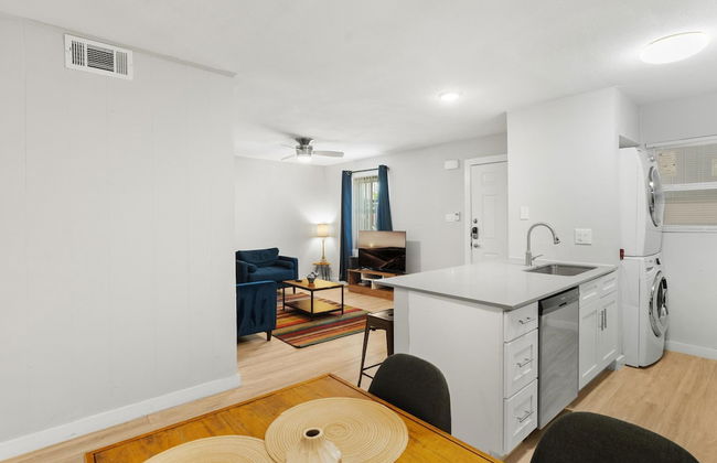 Stylish 2BR Near UT Hyde Park Evonify - Foto 35
