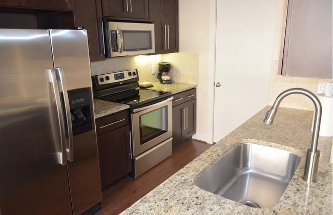 Luxury Living at City Center Houston - Photo 3