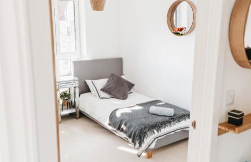 Oakgrove Apartment - 2 Bedroom with Terrance and private parking - Foto 13