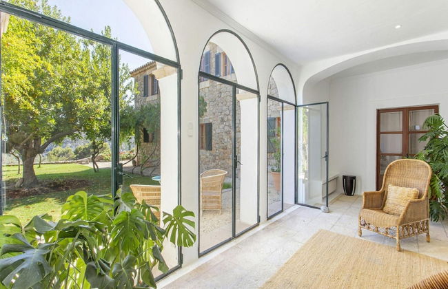 Stunning Farmhouse With Private Pool - Photo 2