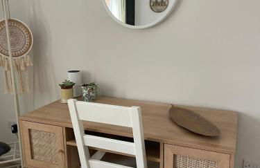 Lovely 2 bed apartment with hot tub log burner and off street parking - Foto 15