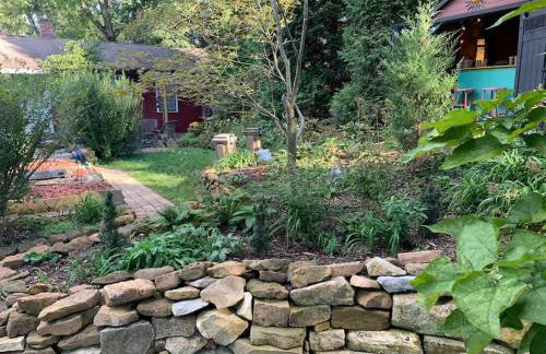 Boho Garden Bungalow Near IU, Downtown, EV Level 2 Station - Foto 29