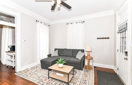 Cheerful 2-Bedroom Cottage in Downtown Noblesville - Foto 2