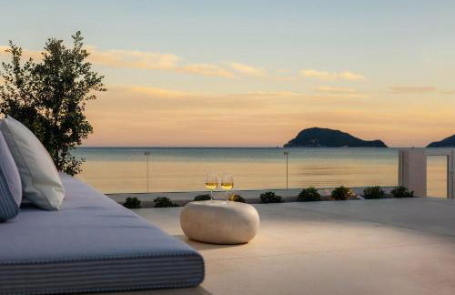 Salty Angel Sea Front Villa - Photo 12