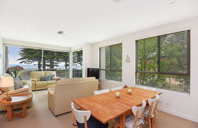 Breeze Beachfront Apartment no 1 - First Floor - Photo 3