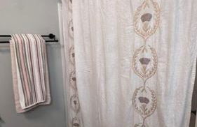 Cozy & Airy Retreat with Lots of Character - Foto 27