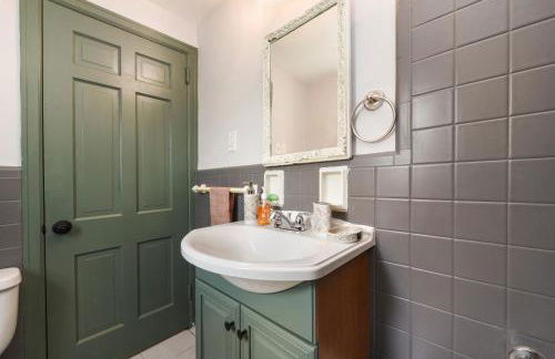 Cozy 3-bedroom family home - sleeps 8, great coffee - Foto 7