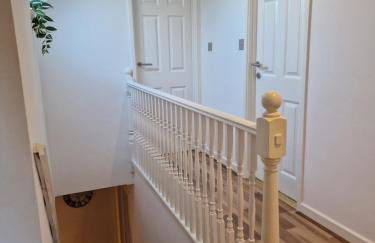 Large 4-bed house for up to 7 guests w 2x parking - Foto 38