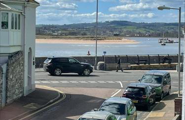 Seaview Apartment with parking - Photo 1