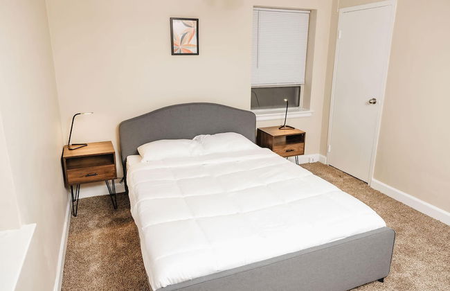 Convenient Apt W/shopping, Dining & Freeways - Photo 2