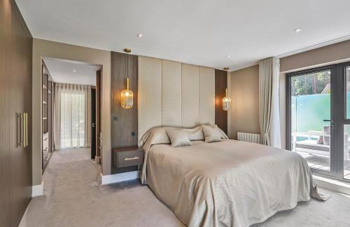 Avon House - modern family home - Photo 24