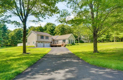 Game Room and Private Yard Family Gem in Kunkletown - Foto 35