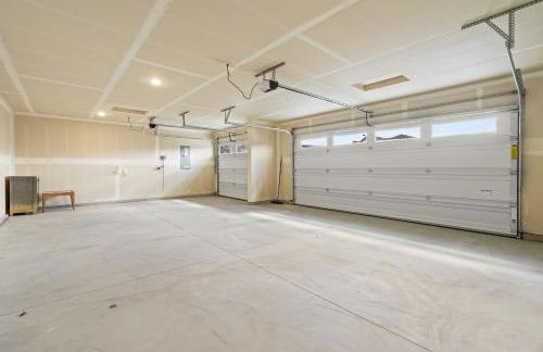 Spacious 6BR - Sleeps 22 - Game Room & Pool Access - Foto 42