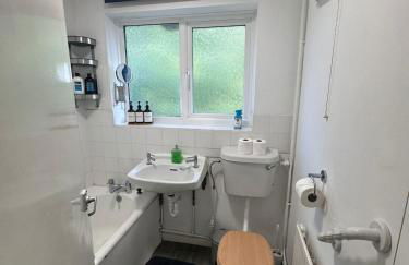 Entire 2 bed apartment - Up to 4 guest - 10 min from station & town centre - Foto 7