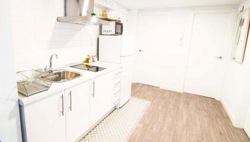 Apartamento con terraza en el centro histórico de Capuchinos - Photo 4