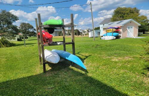 Waterfront, dock, Hot tub, kayaks, King Bedroom with amazing views, RELAXATION, 2 miles to the beach - Foto 23