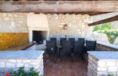 typical mas provençal with swimming pool in a small hamlet near mouriès in the alpilles in provence- 8 persons - Foto 10
