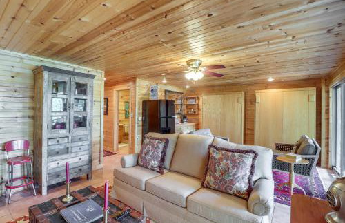 Peaceful Greers Ferry Cabin with Deck and Lake View! - Foto 16