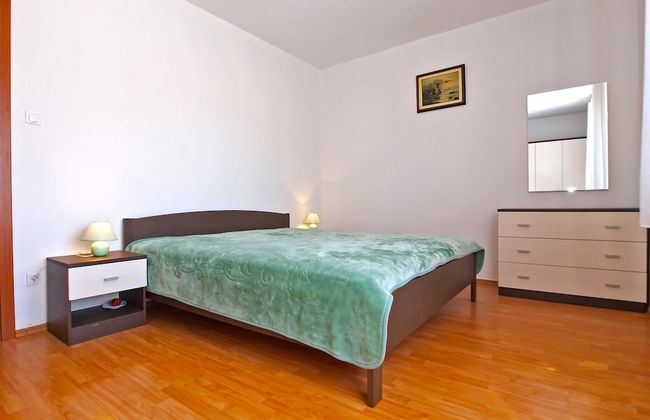 Apartment 1077 - Photo 2