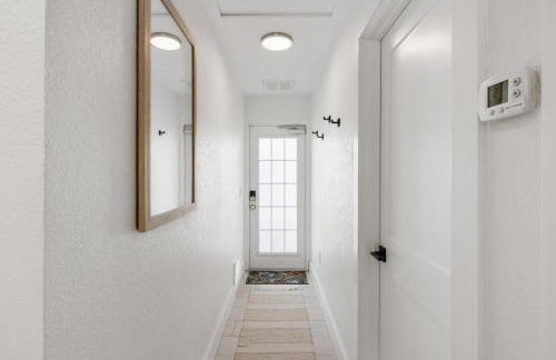 Heat of Siesta Village Walk to Beach w heated Pool - Foto 25