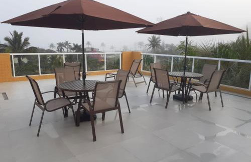 Apto no Jd Indaiá com piscina a 300m da praia - Foto 23