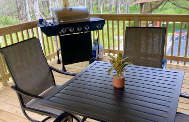 Private Cozy Hideaway with Deck Escape Austin 35mi - Photo 2