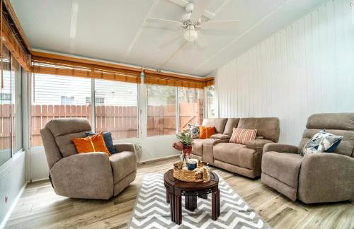 Tropical Oasis with Tiki Bar, Firepit, Seasonal Pool - Foto 66