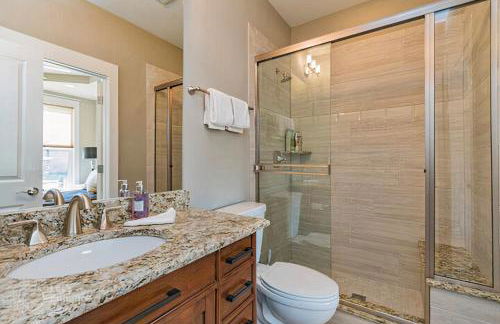 THE PAINTED MUSE I Stylish 3BR with Rooftop Hot Tub in East Nashville - Foto 16