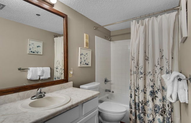 The Islander 302 - Foto 1