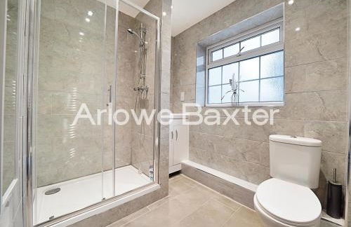 Leyton Guest Rooms - Rooms and Amenities - Foto 9