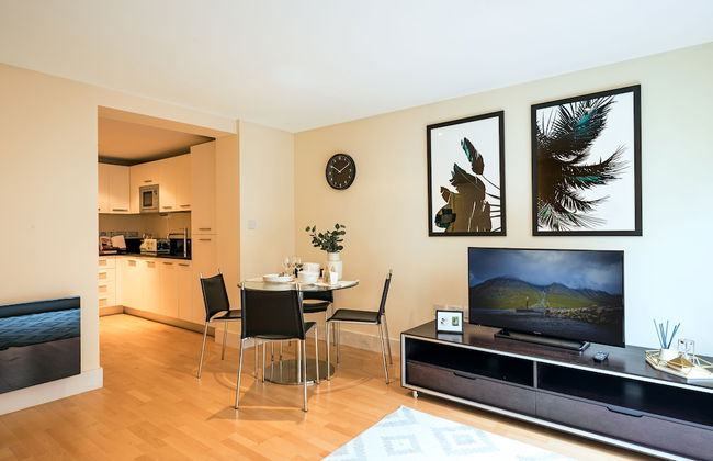 Impeccable 1-bed Apartment in London City - Photo 7