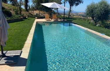 PODERE TORRICELLE 69B Pancole Gr, seaview infinity pool, jacuzzi, sauna, exclusive villa with 2 bedrooms for 4 - If you total 5 or 6 people there is an independent suite in main villa with private ensuite bathroom, kitchenette and garden dining area - Foto 1