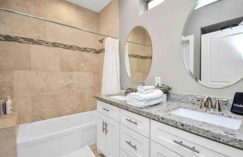 Rooftop Terrace Home with Garage Parking 10 minutes from NRG Stadium and Medical CTR - Foto 25