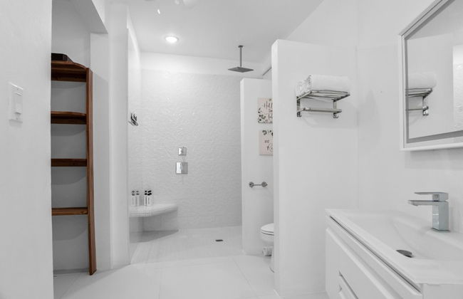 The W Villa 5 B R Oceanfront w Staff - Photo 57