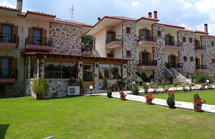 Orama Hotel - Serene Lake Plastira Retreat with Stunning Views - Photo 12